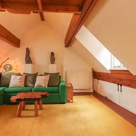 Two Bedroom Flat On Christmas Steps Holiday home *