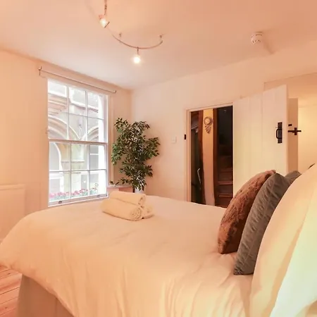 Two Bedroom Flat On Christmas Steps Bristol