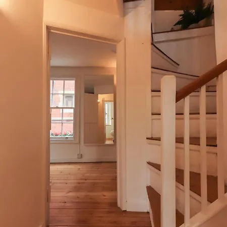 Two Bedroom Flat On Christmas Steps Holiday home