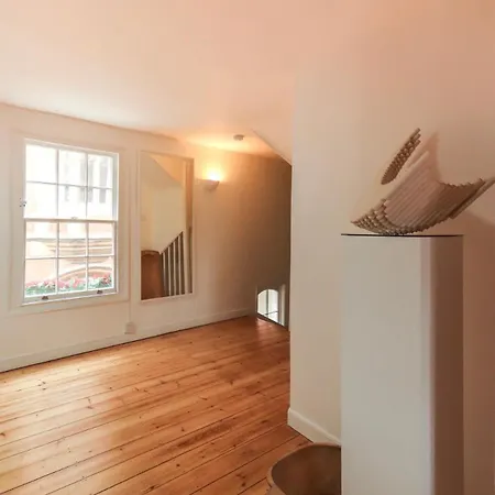 Two Bedroom Flat On Christmas Steps Bristol