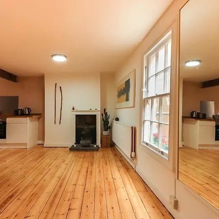 Two Bedroom Flat On Christmas Steps * Bristol