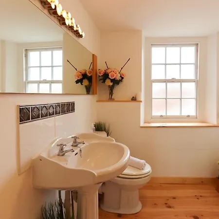 Two Bedroom Flat On Christmas Steps Holiday home *