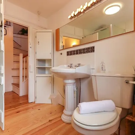 Two Bedroom Flat On Christmas Steps Holiday home