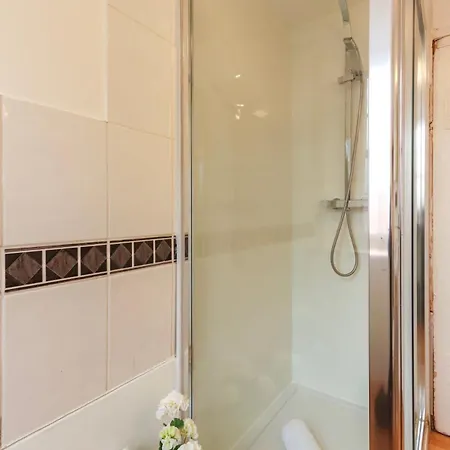 Two Bedroom Flat On Christmas Steps Holiday home *