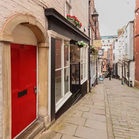 Two Bedroom Flat On Christmas Steps Holiday home Bristol